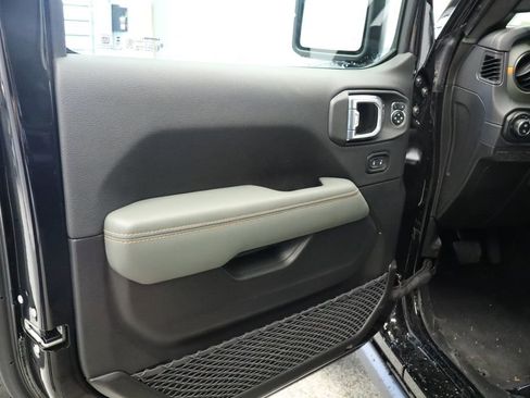 New 2026 Jeep Gladiator Mojave w/ Safety Group AWD/4WD image 32