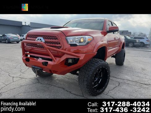 Used 2017 Toyota Tacoma TRD Sport w/ Tow Package (A/T) image 1