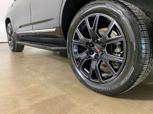 Used 2021 GMC Yukon SLT w/ SLT Luxury Plus Package image 18