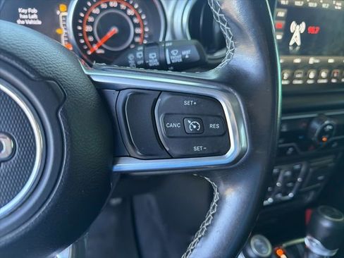 Used 2018 Jeep Wrangler Unlimited Sahara AWD/4WD image 19