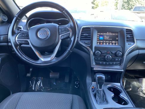Used 2021 Jeep Grand Cherokee Laredo AWD/4WD image 10