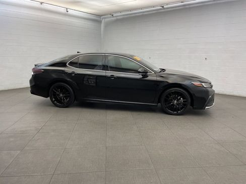 Used 2023 Toyota Camry XSE FWD image 4