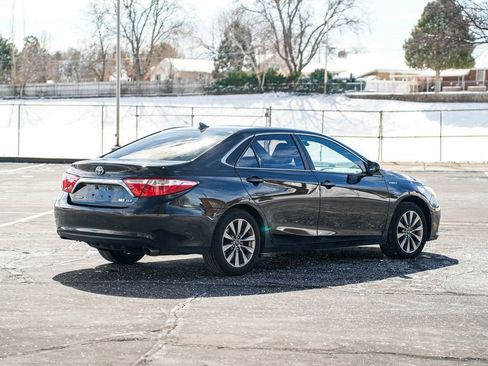 Used 2017 Toyota Camry XLE w/ Moonroof Package image 5