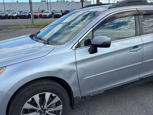 Used 2015 Subaru Outback 2.5i Limited AWD/4WD image 2