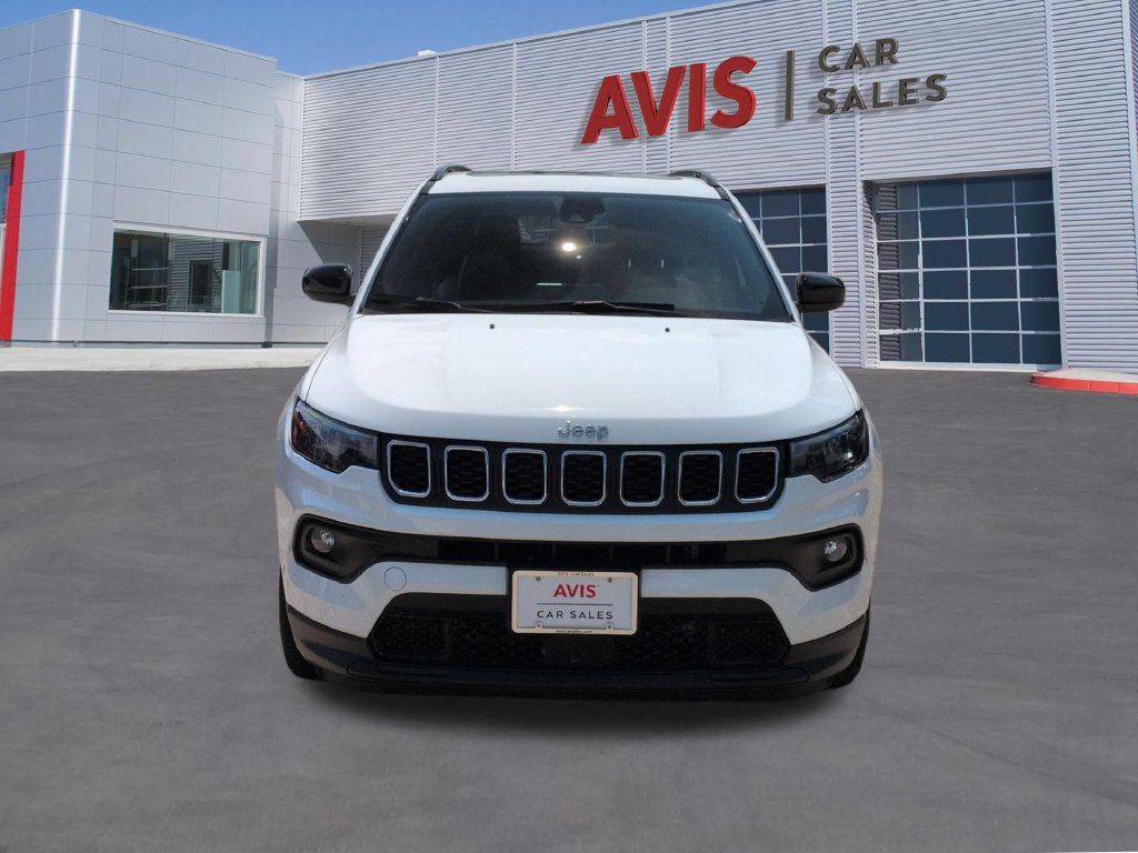 Used 2025 Jeep Compass Latitude w/ Sun & Sound Group AWD/4WD image 2