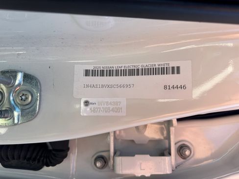 Used 2025 Nissan Leaf S image 20