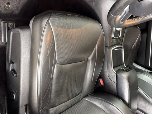 Used 2019 Chrysler 300 Limited RWD image 12