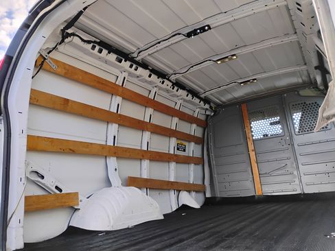 Used 2016 GMC Savana 2500 image 13