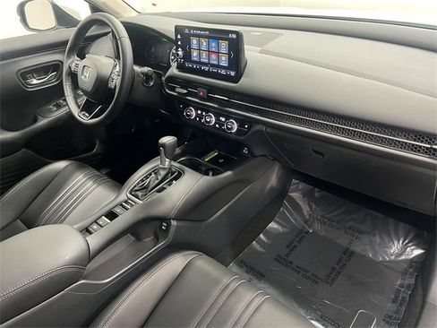 Used 2025 Honda HR-V EX-L image 11