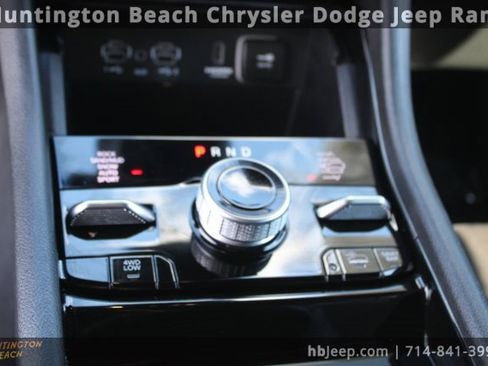 Used 2023 Jeep Grand Cherokee Trailhawk image 18