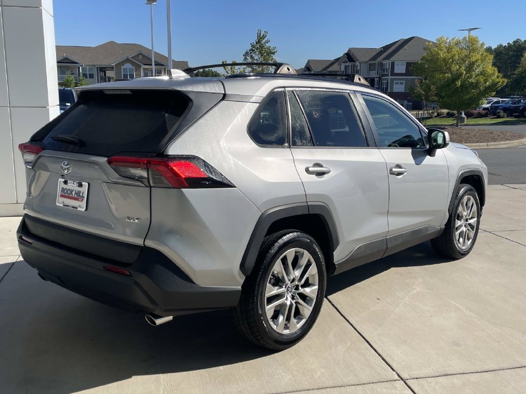 Used 2019 Toyota RAV4 XLE Premium FWD image 5