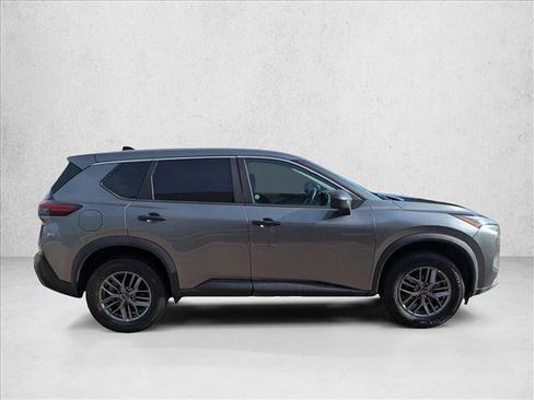 Used 2023 Nissan Rogue S image 4
