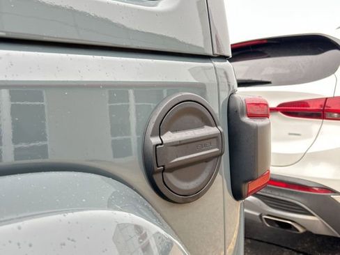 Used 2025 Jeep Wrangler Unlimited Sahara image 15