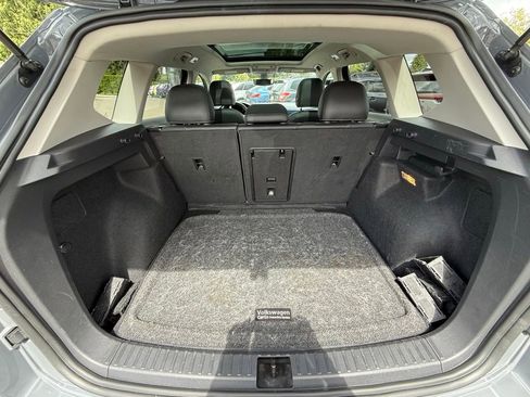 Used 2022 Volkswagen Taos SE w/ Panoramic Sunroof Package AWD/4WD image 10