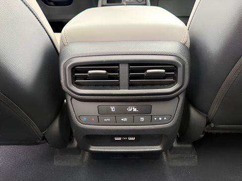 Certified 2023 Honda Pilot Touring image 35