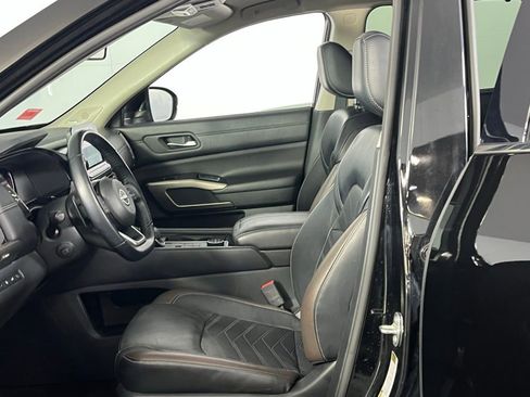Used 2023 Nissan Pathfinder Platinum w/ Cargo Package AWD/4WD image 21