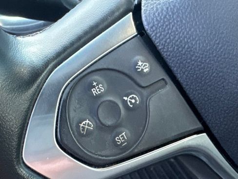 Used 2023 Chevrolet Traverse LT FWD image 14
