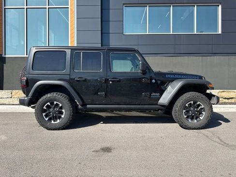 Used 2025 Jeep Wrangler Unlimited Rubicon 4xe w/ Convenience Group AWD/4WD image 2