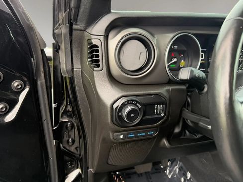 Used 2023 Jeep Wrangler Unlimited w/ Cold Weather Group AWD/4WD image 9