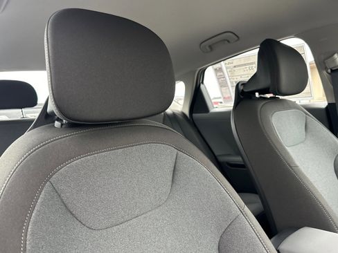 New 2025 Kia K4 LXS image 17