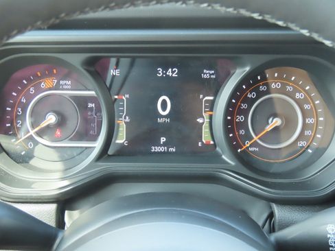 Used 2025 Jeep Wrangler Unlimited Rubicon AWD/4WD image 28