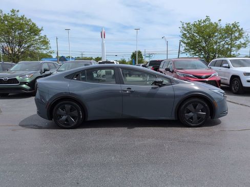 Used 2025 Toyota Prius LE image 6