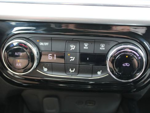 Used 2025 Chevrolet Trax LT w/ LT Convenience Package image 40