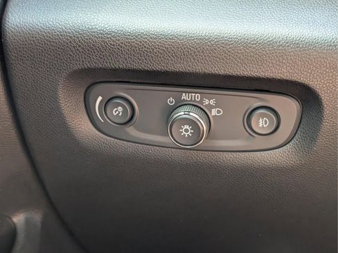 Used 2021 Chevrolet Traverse RS FWD image 22