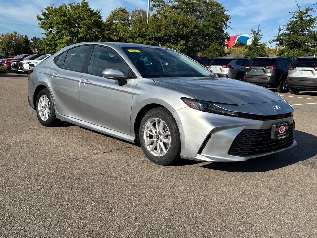 Used 2025 Toyota Camry LE FWD image 9