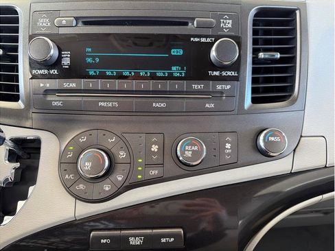 Used 2011 Toyota Sienna LE image 21