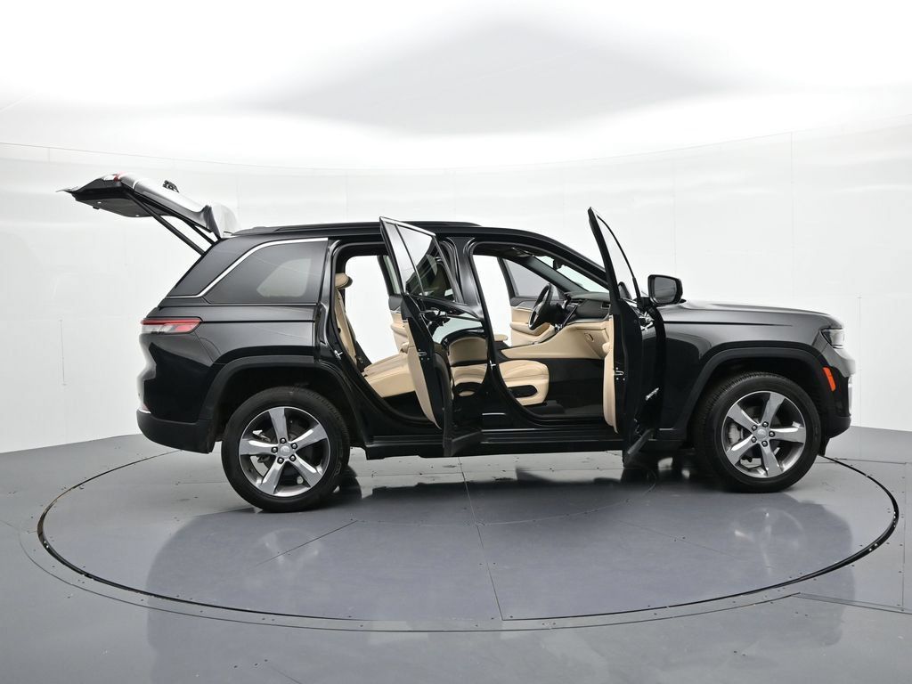 Used 2025 Jeep Grand Cherokee Limited w/ Luxury Tech Group II AWD/4WD image 26