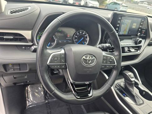 Used 2021 Toyota Highlander XLE image 27