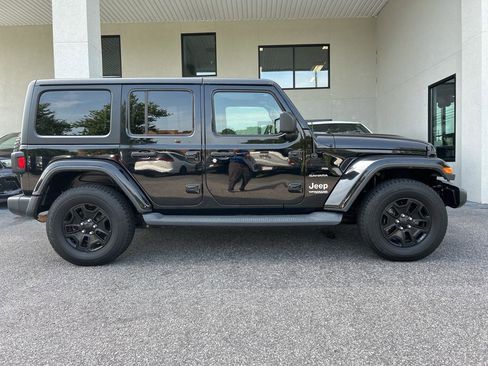 Used 2019 Jeep Wrangler Unlimited Sahara image 3