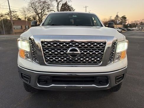 Used 2018 Nissan Titan SV w/ SV Convenience Package image 7
