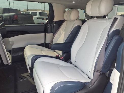 Used 2025 Kia Carnival SX Prestige FWD image 21