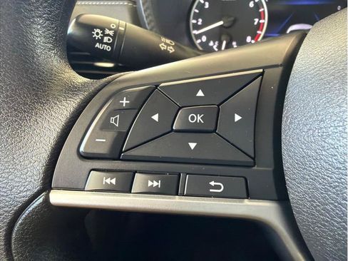 Used 2025 Nissan Sentra SV FWD image 17