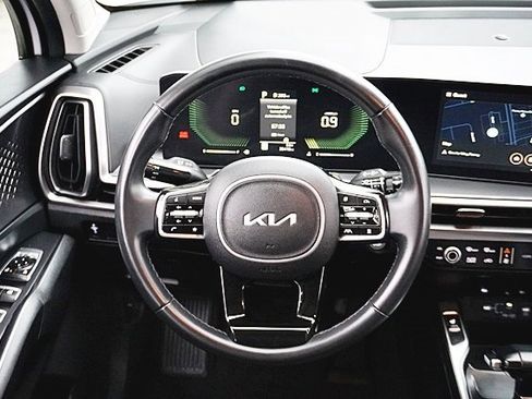 Used 2024 Kia Sorento S image 19