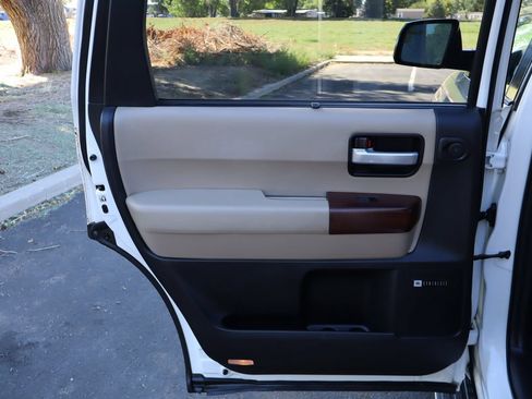 Used 2014 Toyota Sequoia Platinum RWD image 26