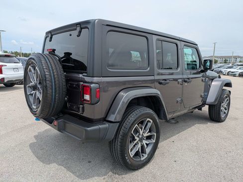 Used 2024 Jeep Wrangler Unlimited AWD/4WD image 5
