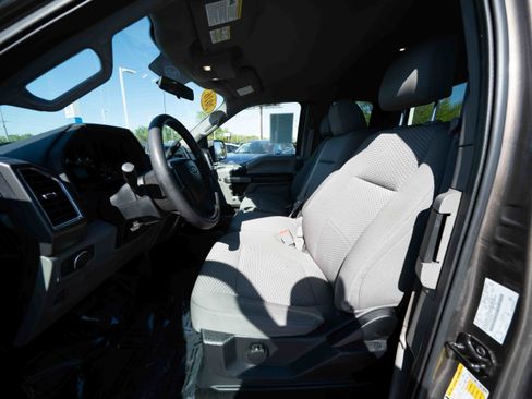 Used 2016 Ford F150 XLT RWD image 9