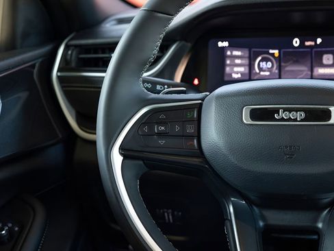 Used 2023 Jeep Grand Cherokee Altitude AWD/4WD image 30