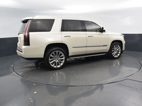 Used 2015 Cadillac Escalade Luxury image 6