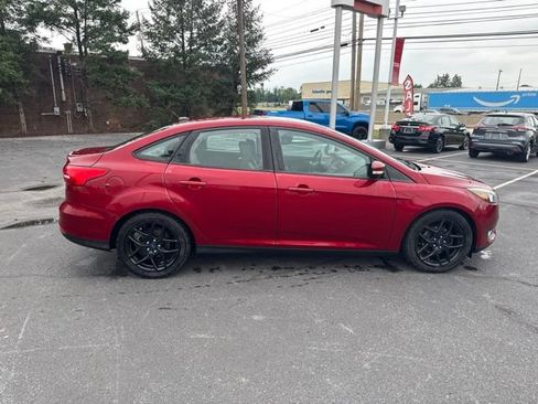 Used 2016 Ford Focus SE w/ Equipment Group 201A FWD image 8