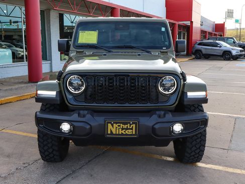 Used 2025 Jeep Gladiator Willys image 3