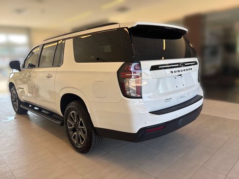 Used 2024 Chevrolet Suburban Z71 AWD/4WD image 3