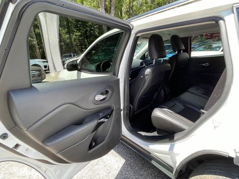 Used 2020 Jeep Cherokee Latitude Plus image 30