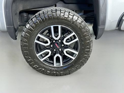Used 2025 GMC Sierra 1500 AT4 w/ AT4 Premium Package AWD/4WD image 34