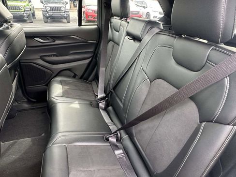 Used 2024 Jeep Grand Cherokee Altitude image 11