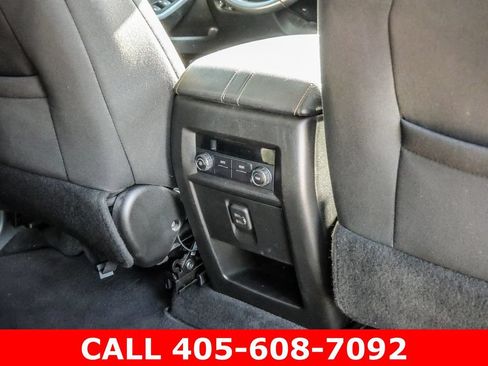 Used 2020 Chevrolet Traverse LT FWD image 19