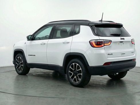 Used 2025 Jeep Compass Trailhawk image 6